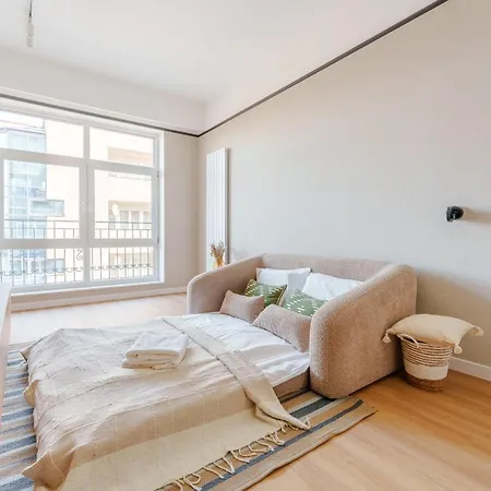 Modern By Bookinghost Apartman