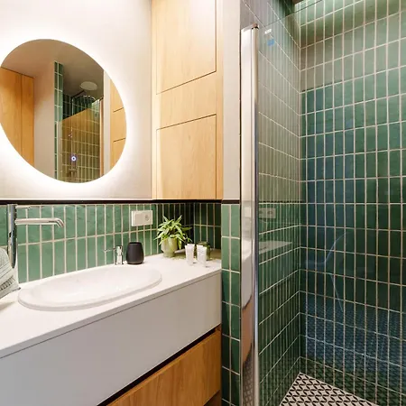 Modern By Bookinghost Apartman